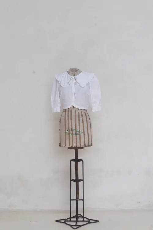 Cropped Blouse with Wide Collar