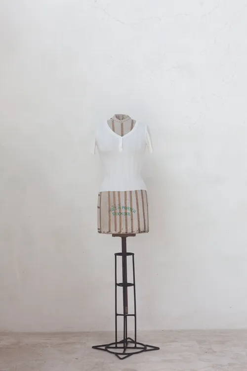 White Fitted T-shirt with Buttons