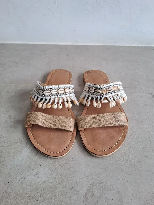 Flat Shells Sandals