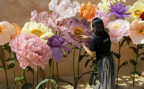 Giant Flowers On Location (Half Flowers)