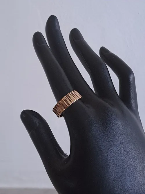 Flat Gold Ring With Lines Design