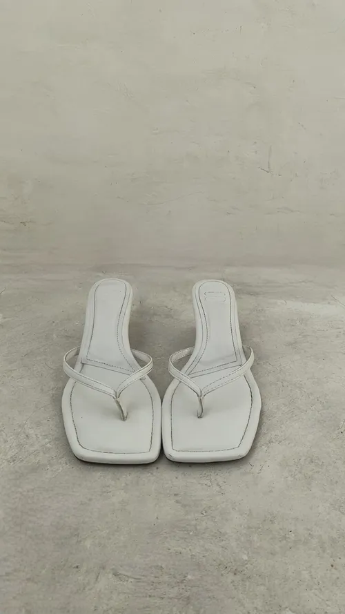White Toe Thong Heels Sandals