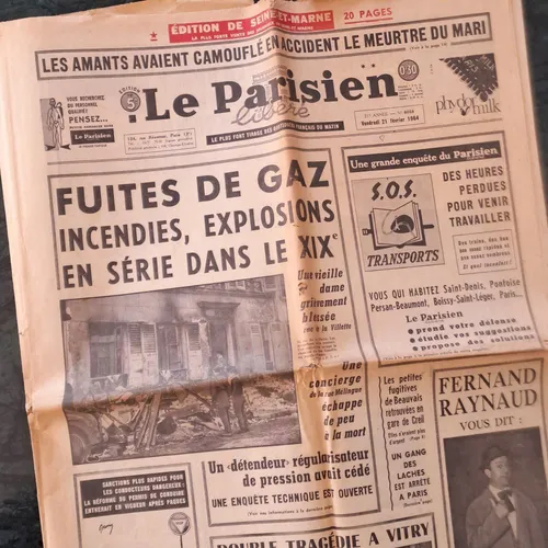 Vintage Le Parisie 20 Newspaper