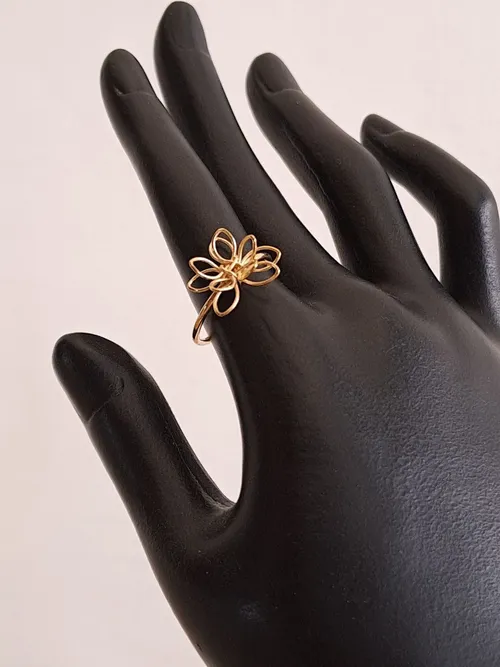 Flower Wire Gold Ring