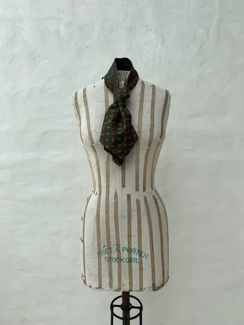 Men's Dark Green with Red Pattern Cravat