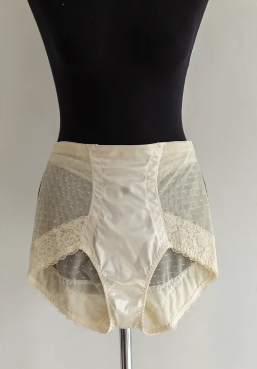 Cream Vintage Lace Culottes