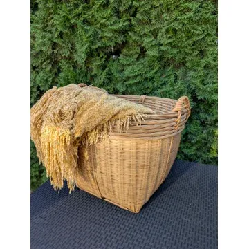 BBP4 Large tan wicker basket