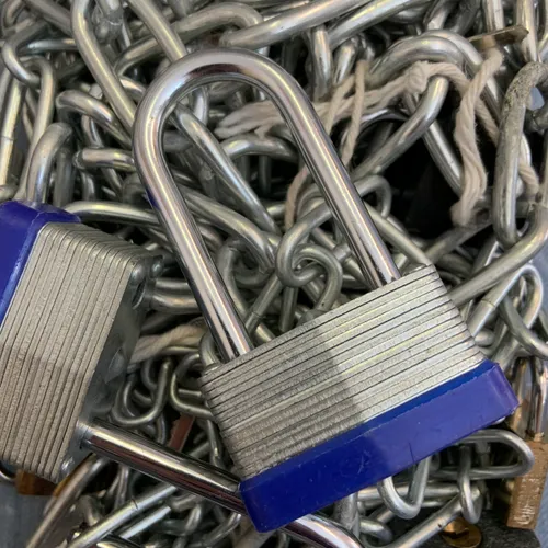 Padlocks: assorted with 2 chains