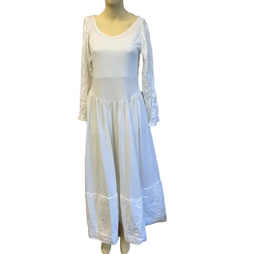 Costume: Adult white long dress 