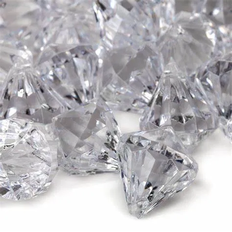 Small acrylic diamonds (Box of 41)
