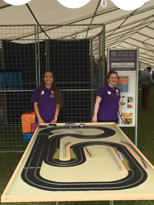 Scalextric set with lap timer: 2.4m x 1.2m 