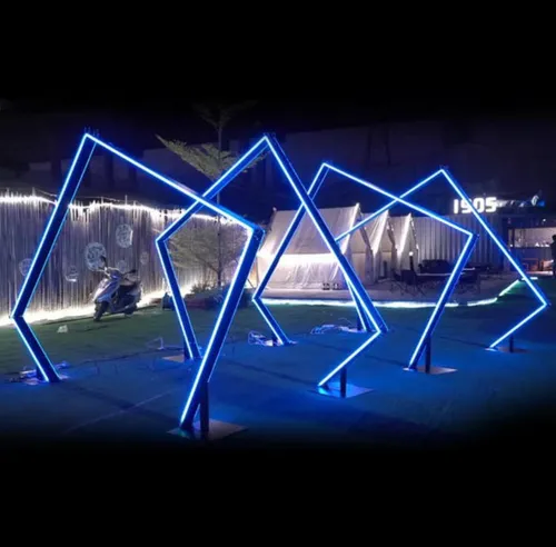 Arche asymétrique lumineuse 