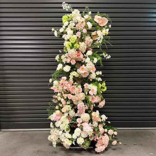 Green & White Flower Pillar