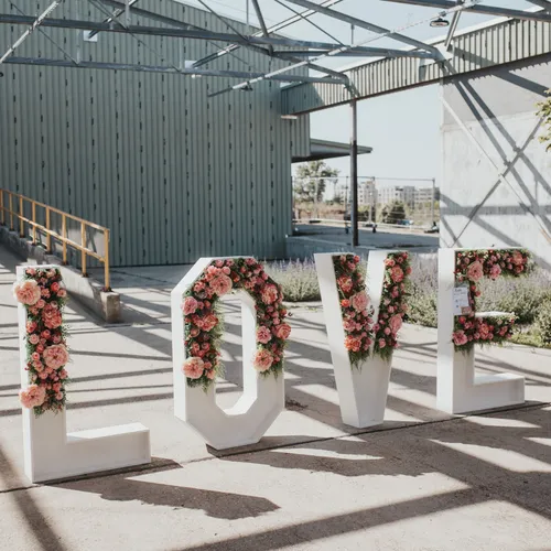 LOVE Buchstaben - Blumen