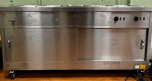 Bainmarie and hot cupboard 