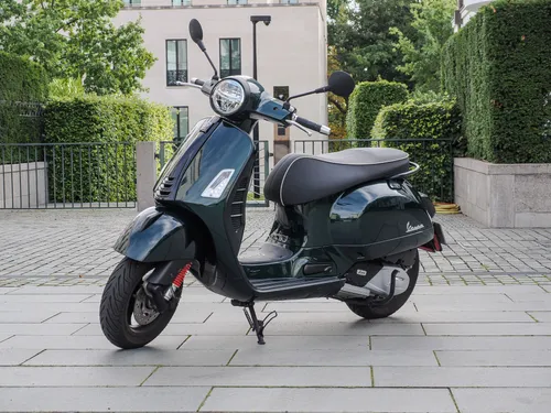 Vespa GTS 125 Racing Sixties