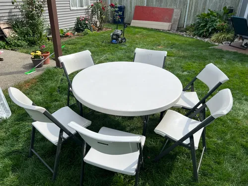 4’ Round Tables 