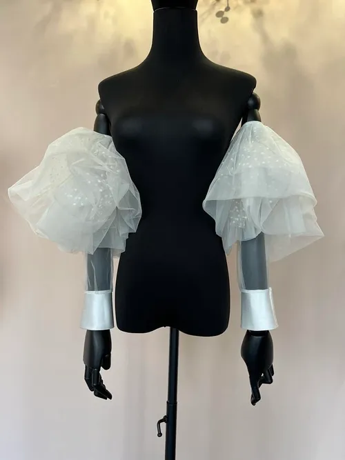 S05AAT 1123 Fluffy polka dot with satin cuff