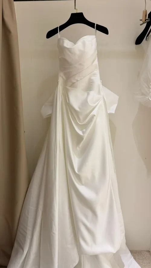 1812 Satin pleat a line with detachable ribbon train