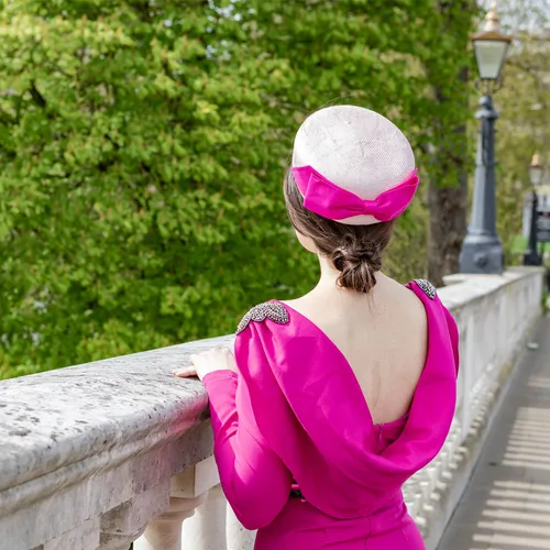 Samantha - straw pillbox in pink