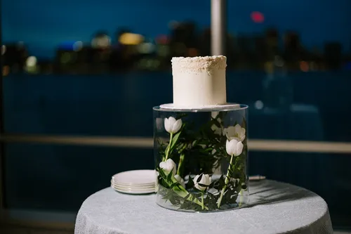 Clear Cut Cake Stand