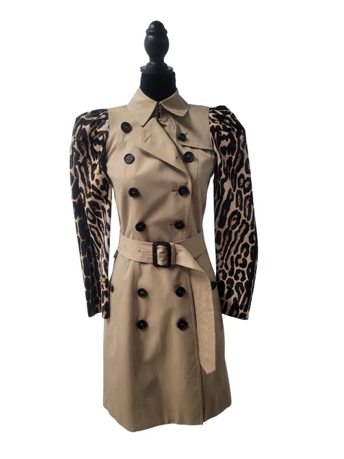 Burberry cotton Gabardine trench coat with leopard print sleeves
