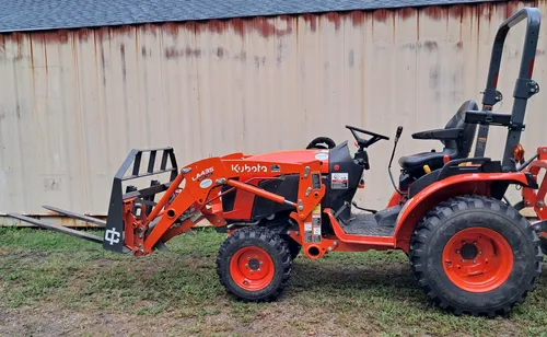 Kubota B2601 With Pallet Forks and Grading Scraper