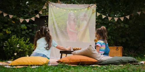 Evening screening in the garden (Cinema, Sports, Video games)