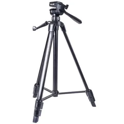 Slik U8800L Lightweight 3-Section Aluminum Tripod with Hybrid 3-Way Pan Head, Holds 4.5 Lbs, Extends to 5.6