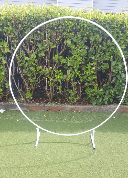 WHITE ROUND BALLOON ARCH