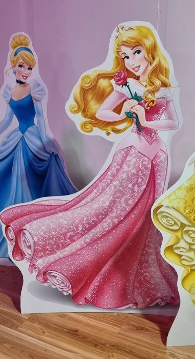 LIFE SIZE DISNEY PRINCESSES