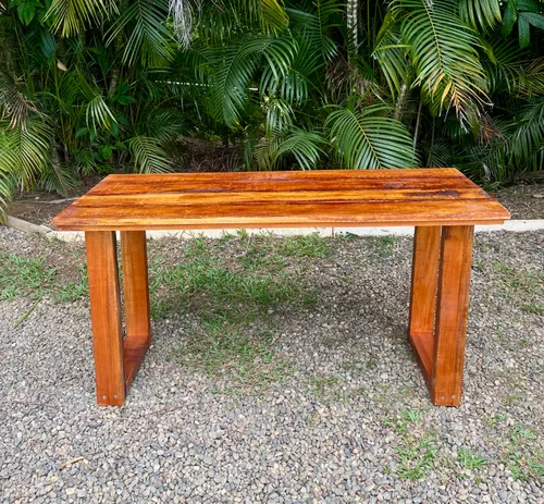Medium wood table (Brown)