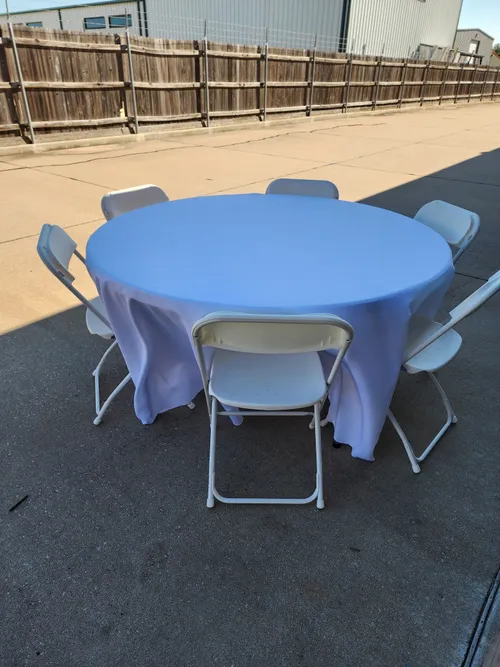 Round Table and Chairs for 100