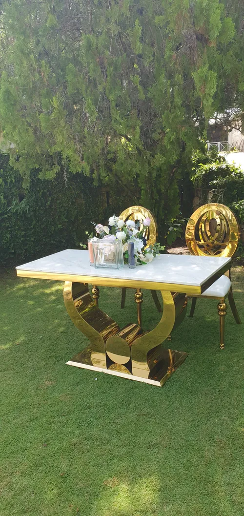 Gold Sweetheart Table