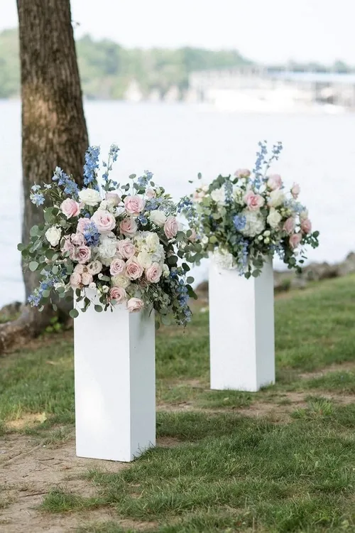 White Aisle Pedestal