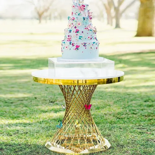 Gold Luxury Cake Table