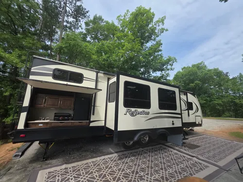 Reflection Camper