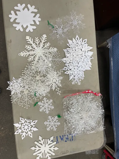 Assorted Snowflakes- 100-200ct