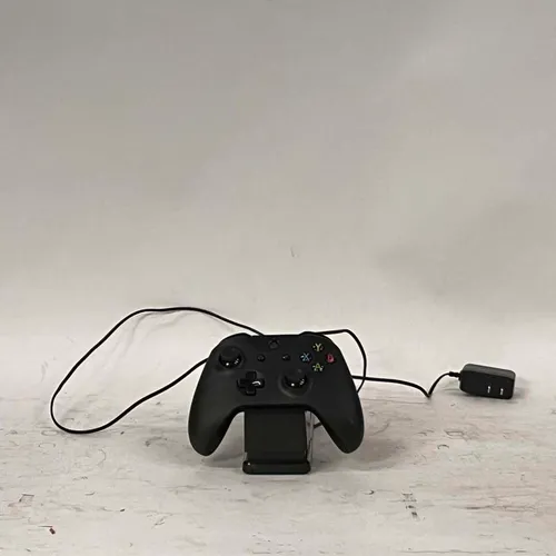 Black Xbox One Controller With Charging Dock - MO3557