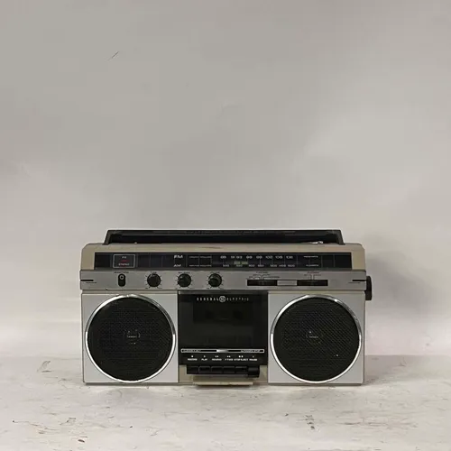 Silver And Gray General Electric Cassette And Radio Player - MO3550