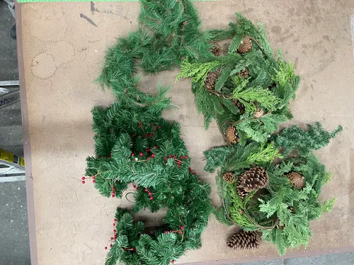 Green Berry and Pine Cone Garland