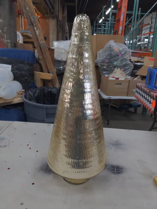 Modern Gold Metal Christmas Tree