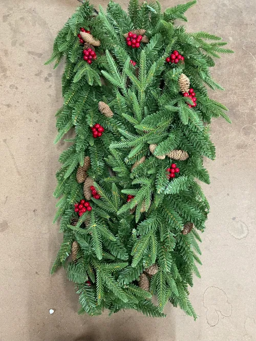 9' Red Berry Garland