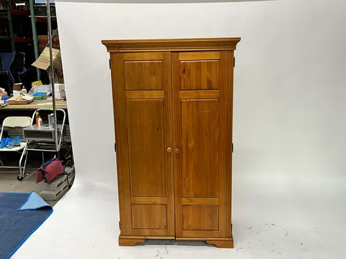 Traditional Solid Oak 2-Door Wardrobe