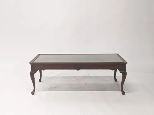 Vintage Mahogany Queen Anne Shell Coffee Table