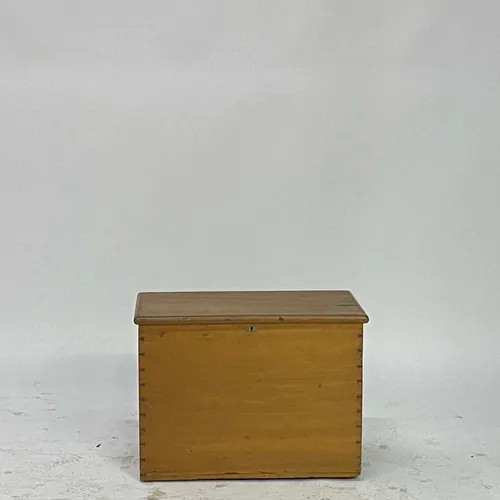 Wood Chest - DE22250