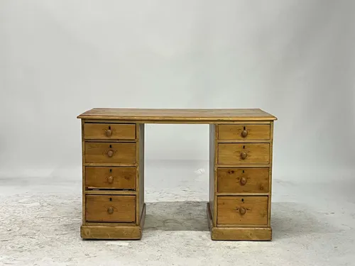 Traditional Solid Wood Double Pedestal Desk with Keyholes