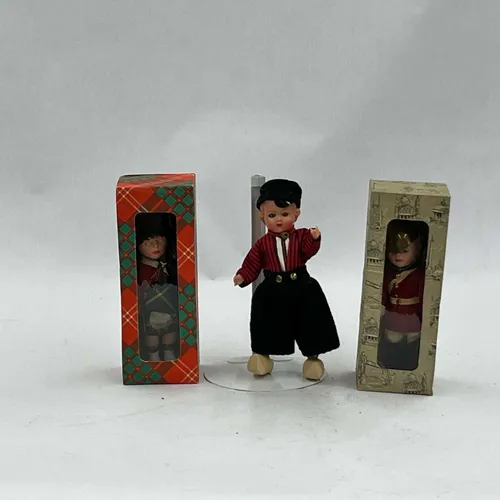 European Figurines - MOB296