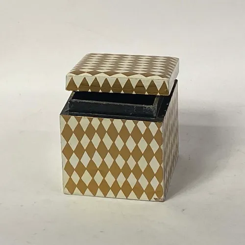 White & Gold Diamond Pattern Box - OFA605