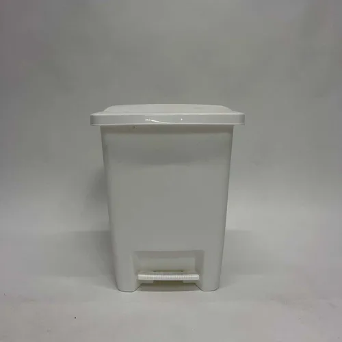 White Plastic Trash Bin With Lid - DEB432